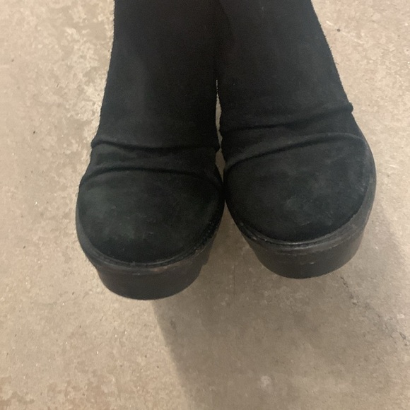 Vince Camuto genuine suede Black Wedge Ankle Boots booties - Picture 3 of 7